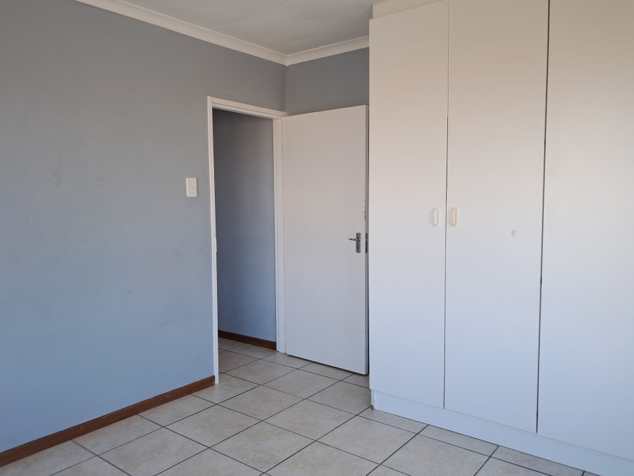 To Let 2 Bedroom Property for Rent in Wavecrest Eastern Cape